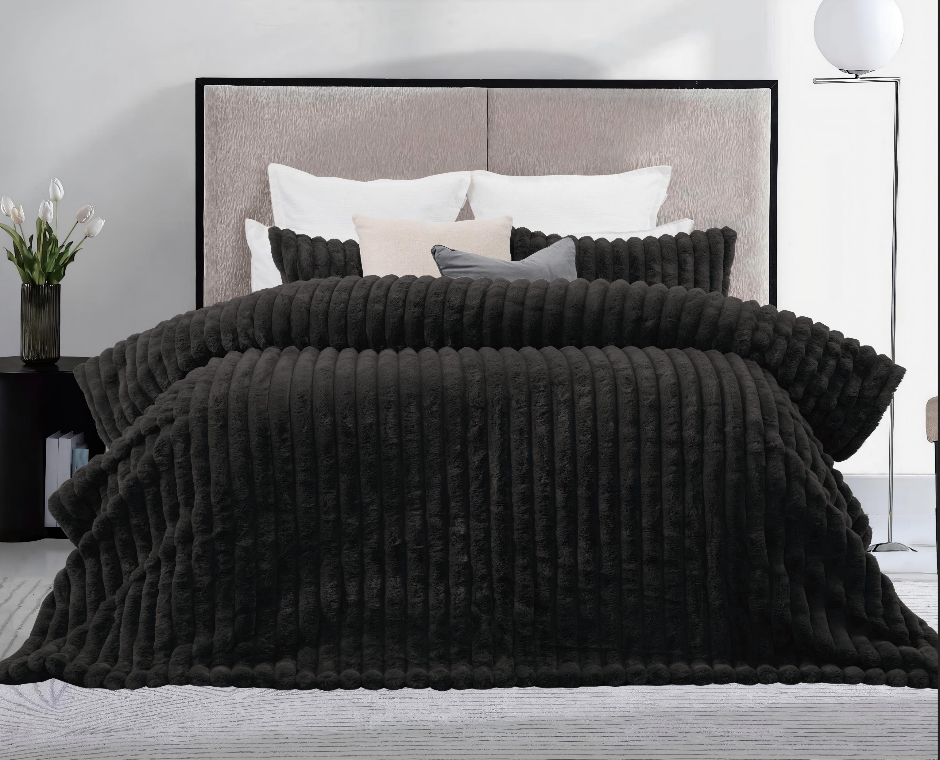 Arna Fleece Queen Comforter 240x240cm + 2 Pillow Cases 48x73cm Black