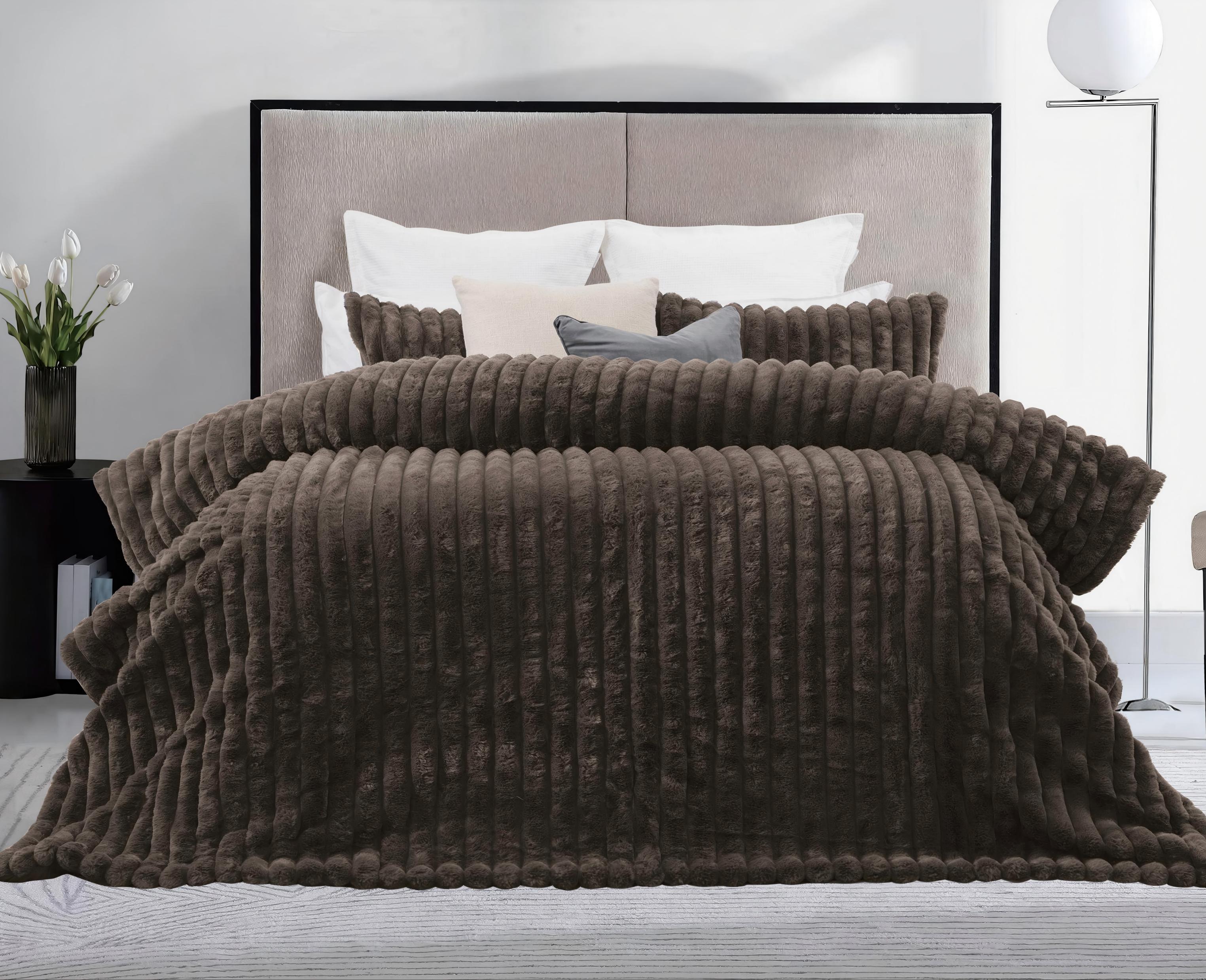 Arna Fleece Queen Comforter 240x240cm + 2 Pillow Cases 48x73cm Chocolate
