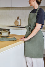 Load image into Gallery viewer, Corinne Trivet 20x20x1.5cm Green & Natural