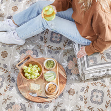 Load image into Gallery viewer, Justin Serving Board Round 45x40cm Natural