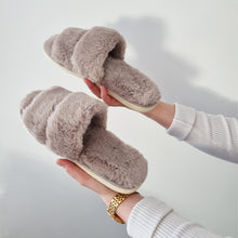 Load image into Gallery viewer, Layla Faux Fur Slipper 40 M-L Nude