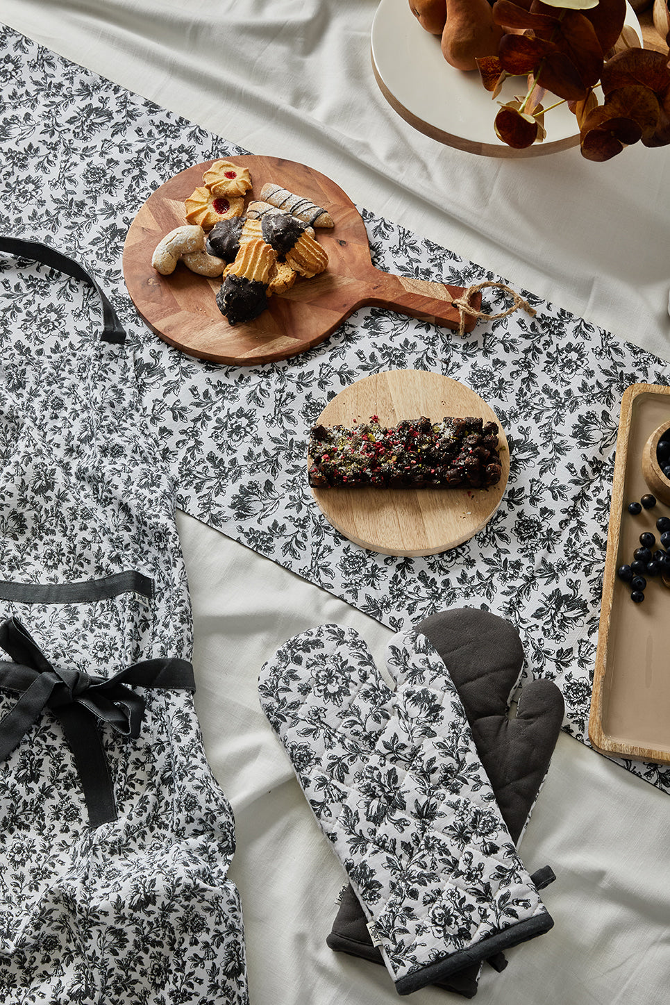 Floral Sonata Apron 83x68cm Charcoal