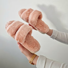 Load image into Gallery viewer, Layla Faux Fur Slipper 37 S-M Soft Pink; ETA End March
