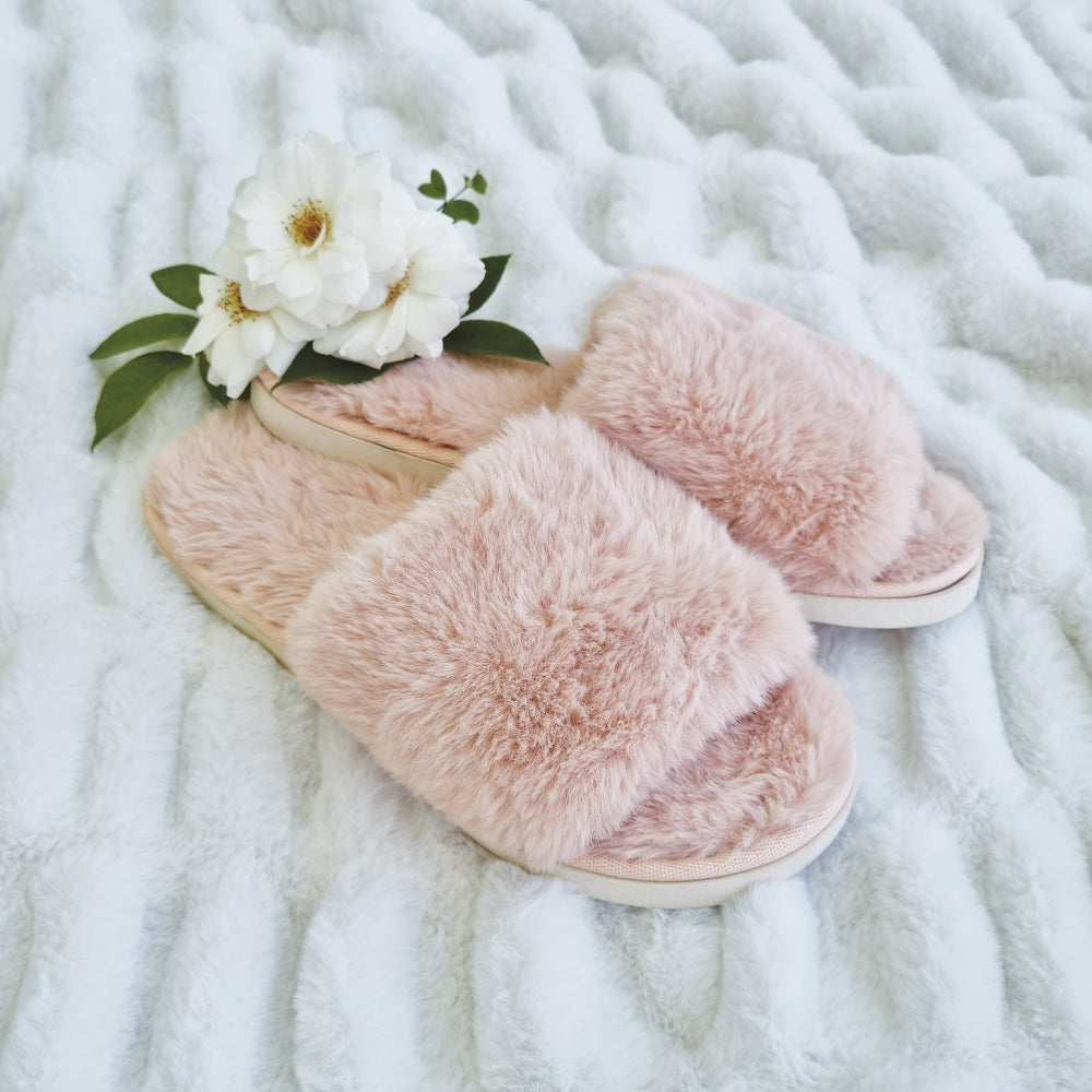 Faux fur slippers online pink